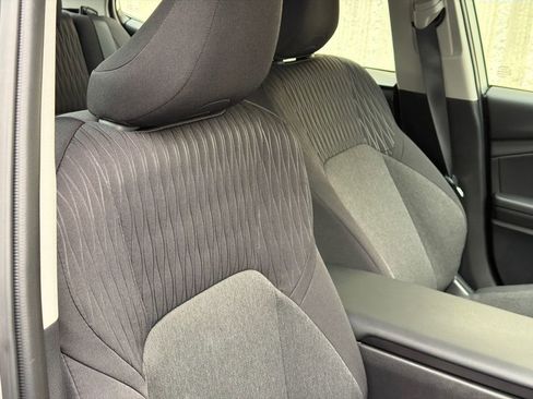 Used 2025 Toyota Camry LE w/ Convenience Package image 10