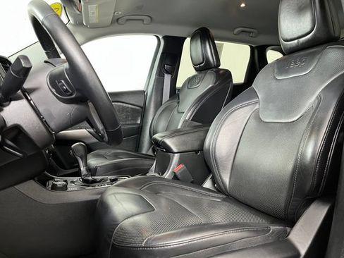 Used 2019 Jeep Cherokee Limited AWD/4WD image 14