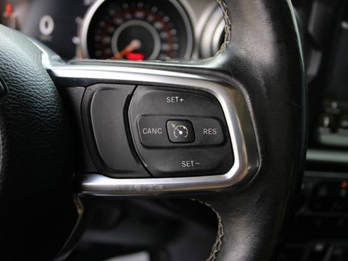 Used 2018 Jeep Wrangler Unlimited Sahara image 8