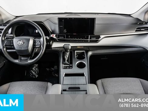 Used 2026 Toyota Sienna LE FWD image 26