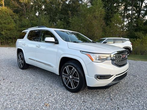 Used 2018 GMC Acadia Denali w/ Technology Package FWD image 3