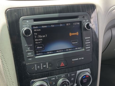 Used 2017 Chevrolet Traverse LT FWD image 14