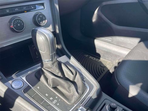 Used 2016 Volkswagen Golf SE w/ Lighting Package image 27