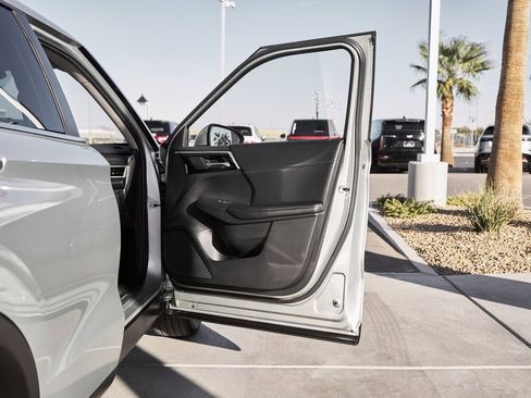 Used 2023 Mitsubishi Outlander SE image 11