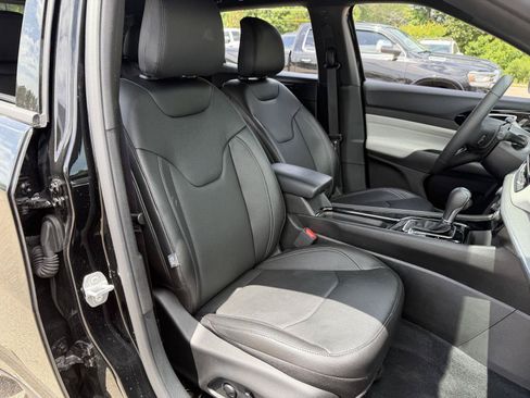 Certified 2025 Jeep Compass Limited w/ Elite Group AWD/4WD image 20