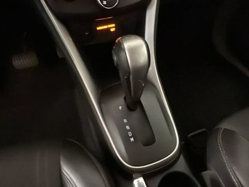Used 2020 Chevrolet Trax LT w/ LT Convenience Package FWD image 21