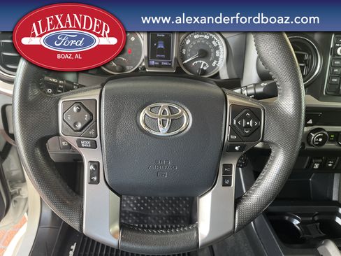 Used 2019 Toyota Tacoma SR5 RWD image 23