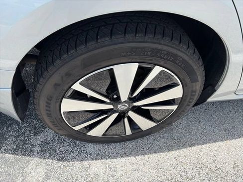 Used 2022 Nissan Altima 2.5 SV AWD/4WD image 9