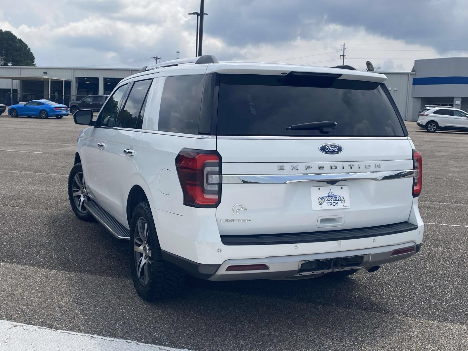 Used 2022 Ford Expedition Limited AWD/4WD image 5