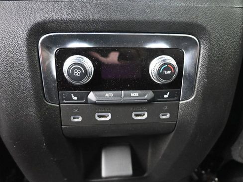 Used 2024 GMC Yukon Denali Ultimate AWD/4WD image 17