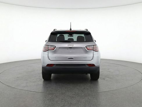 Used 2025 Jeep Compass Limited AWD/4WD image 7