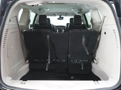 Used 2024 Chrysler Pacifica Limited FWD image 14