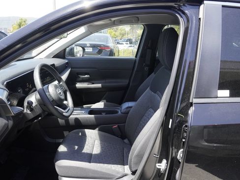 Used 2025 Nissan Kicks SV FWD image 16