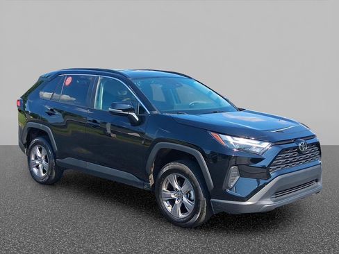 Used 2025 Toyota RAV4 XLE AWD/4WD image 2