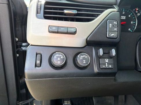 Used 2019 GMC Yukon Denali AWD/4WD image 16