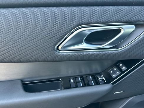 Used 2023 Land Rover Range Rover Velar R-Dynamic S image 12
