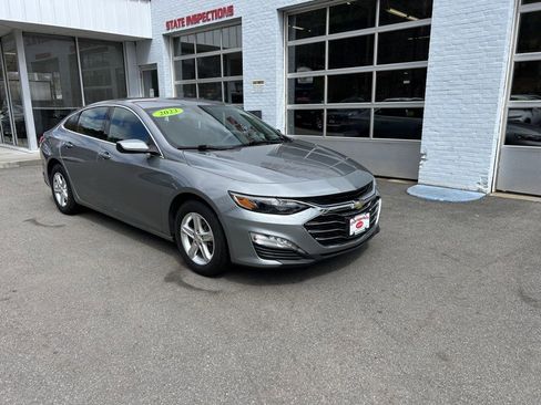 Used 2023 Chevrolet Malibu LT image 2