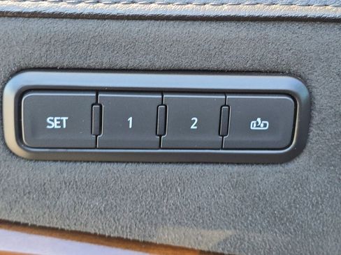 Used 2020 Cadillac Escalade ESV Premium Luxury w/ Escalade Sport Edition image 19