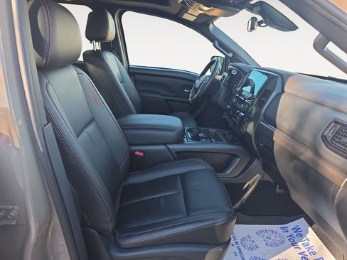 Used 2024 Nissan Titan PRO-4X w/ Pro-4x Convenience Package image 15