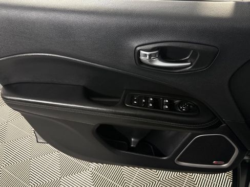 Used 2019 Jeep Compass High Altitude FWD image 25