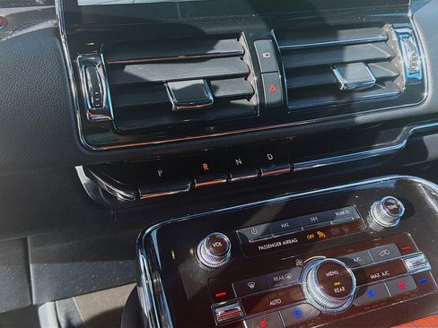 Used 2023 Lincoln Navigator Reserve image 16