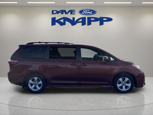 Used 2019 Toyota Sienna LE w/ Outdoor Package FWD image 9