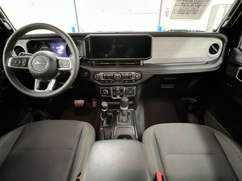 Used 2025 Jeep Wrangler Unlimited Sahara AWD/4WD image 10