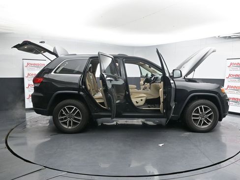 Used 2021 Jeep Grand Cherokee Limited w/ Sun & Sound Group image 42