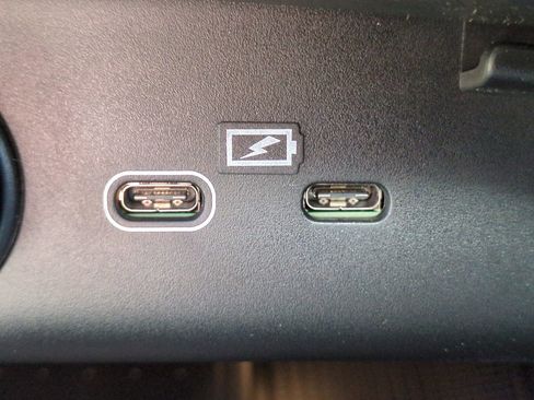 New 2025 Volvo XC40 B5 Core w/ Protection Package Premier image 21