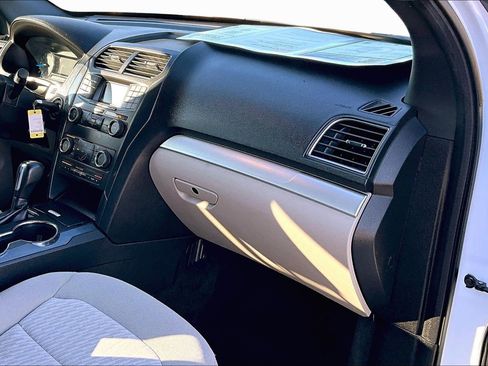 Used 2018 Ford Explorer Base image 15