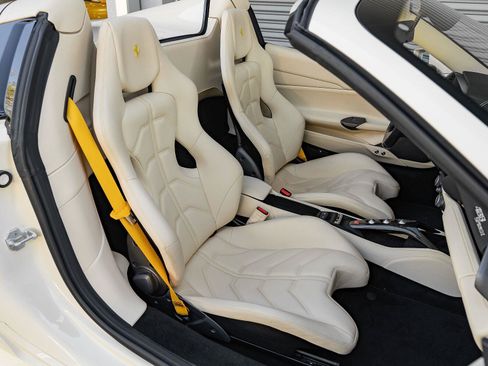 Used 2016 Ferrari 488 Spider RWD image 4