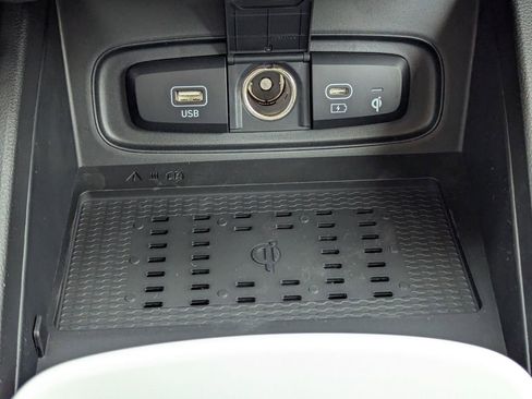 New 2025 Hyundai Venue Limited image 25