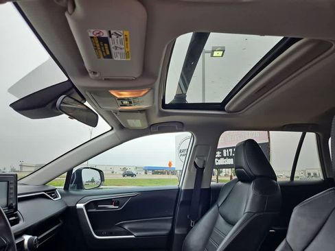 Used 2021 Toyota RAV4 XLE Premium FWD image 20
