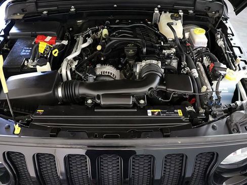 Used 2022 Jeep Wrangler Unlimited Sahara AWD/4WD image 39