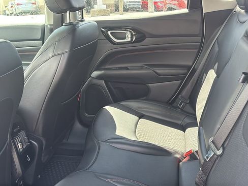 Used 2022 Jeep Compass Trailhawk w/ Trailhawk Convenience Group AWD/4WD image 29