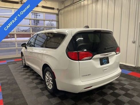Used 2022 Chrysler Voyager LX image 4