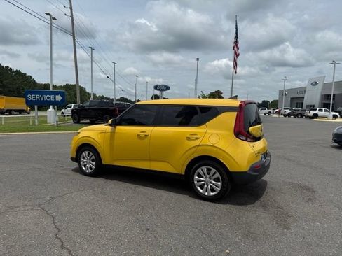 Used 2020 Kia Soul LX FWD image 4
