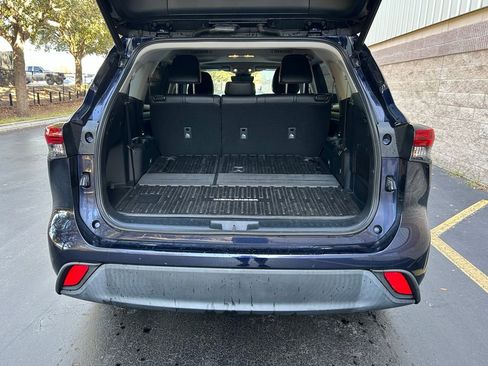 Certified 2023 Toyota Highlander XLE image 10