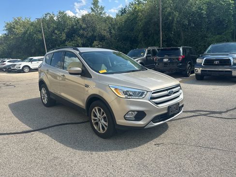Used 2017 Ford Escape SE w/ Equipment Group 201A AWD/4WD image 3