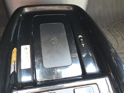 Used 2019 Toyota Prius L Eco image 25