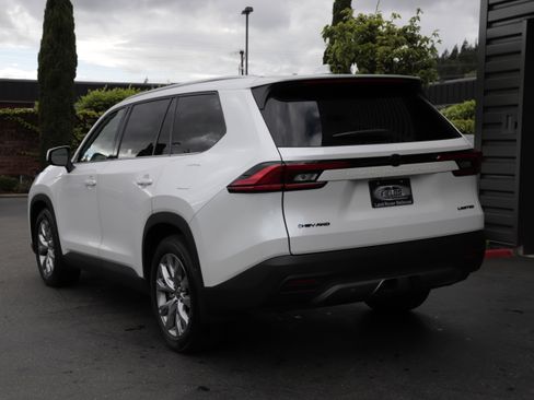 Used 2024 Toyota Grand Highlander AWD Hybrid image 4