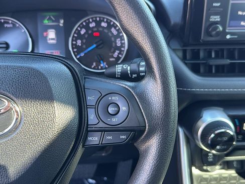 Used 2022 Toyota RAV4 XLE w/ Convenience Package image 17