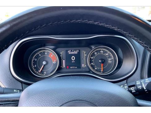 Used 2019 Jeep Cherokee Latitude Plus AWD/4WD image 22