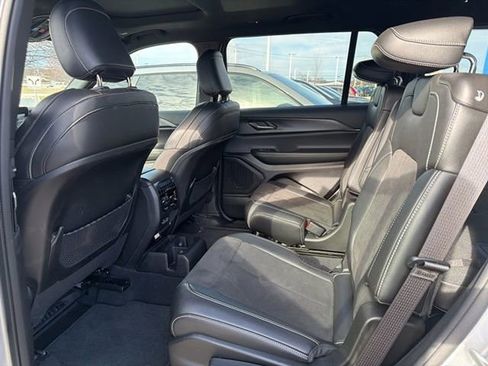 Used 2024 Jeep Grand Cherokee L Altitude image 11