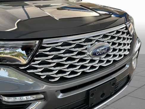 Used 2022 Ford Explorer Platinum w/ Equipment Group 601A AWD/4WD image 30