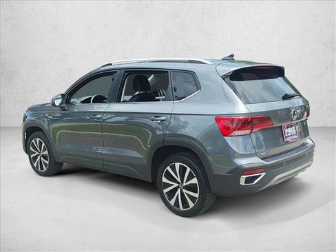 Used 2024 Volkswagen Taos SE FWD image 8