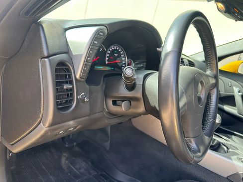 Used 2006 Chevrolet Corvette Z06 w/ Preferred Equipment Group image 32