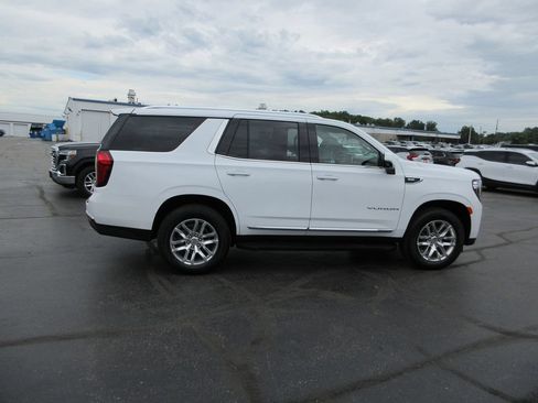 Used 2024 GMC Yukon SLT w/ SLT Luxury Package AWD/4WD image 5