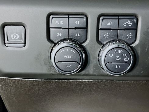 Used 2024 GMC Sierra 2500 AT4X AWD/4WD image 13