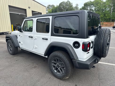 Used 2026 Jeep Wrangler Unlimited Sport AWD/4WD image 7